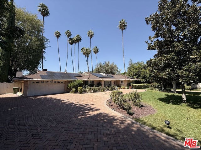 5429 Corbin Avenue, Los Angeles