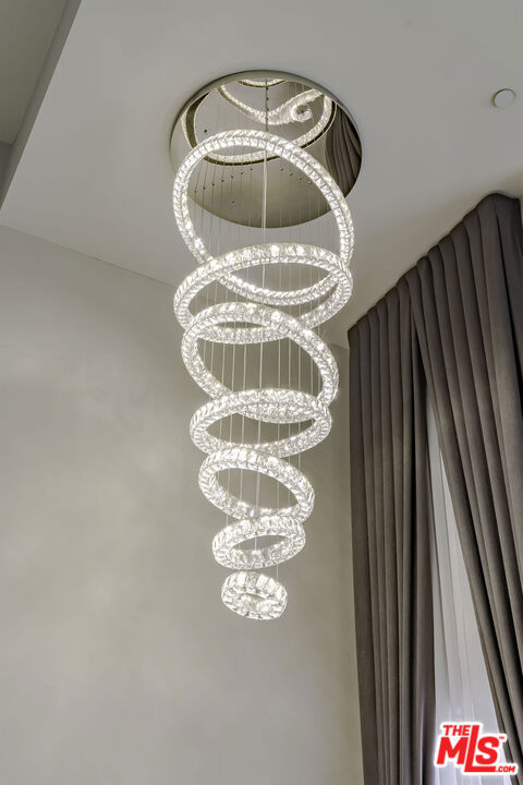 4925 Wilshire Boulevard PH 302