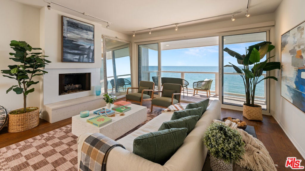 22664 Pacific Coast Highway 2