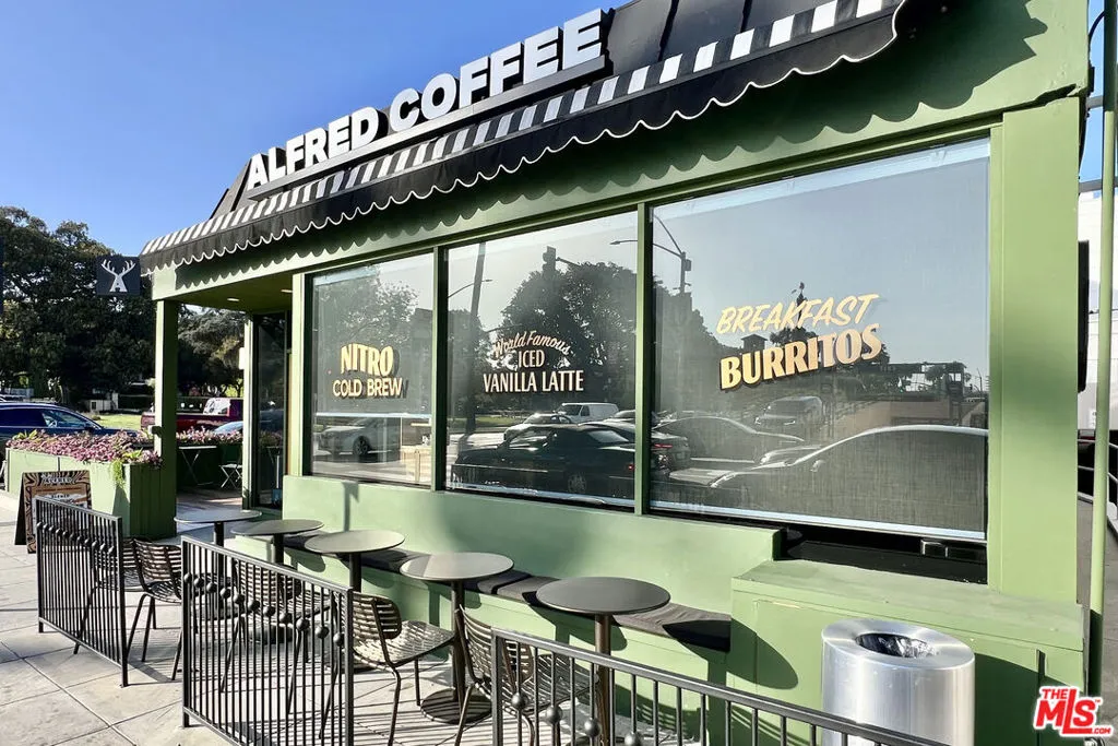 Beverly Hills, California 90210, United States, 2 Bedrooms Bedrooms, ,3 BathroomsBathrooms,Residential,Active,204217