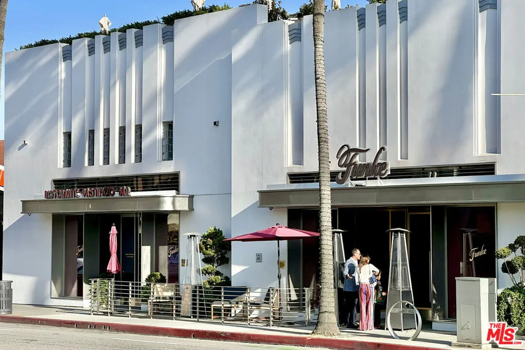 Beverly Hills, California 90210, United States, 2 Bedrooms Bedrooms, ,3 BathroomsBathrooms,Residential,Active,204217