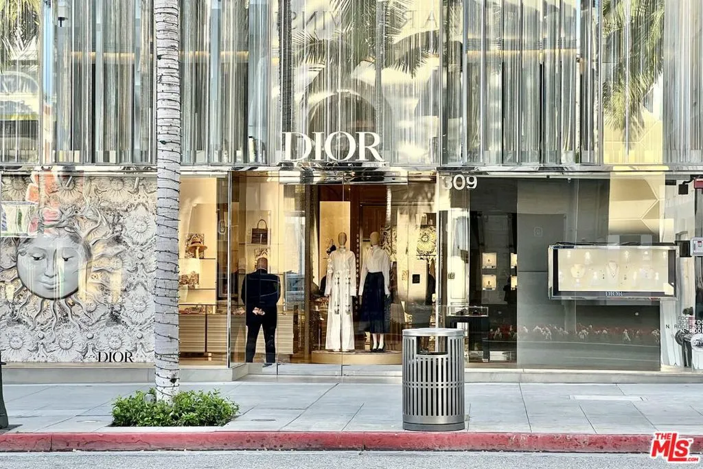 Beverly Hills, California 90210, United States, 2 Bedrooms Bedrooms, ,3 BathroomsBathrooms,Residential,Active,204217