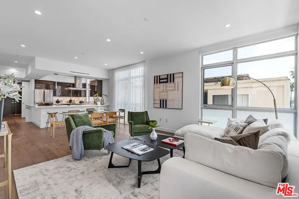 Beverly Hills, California 90210, United States, 2 Bedrooms Bedrooms, ,3 BathroomsBathrooms,Residential,Active,204217