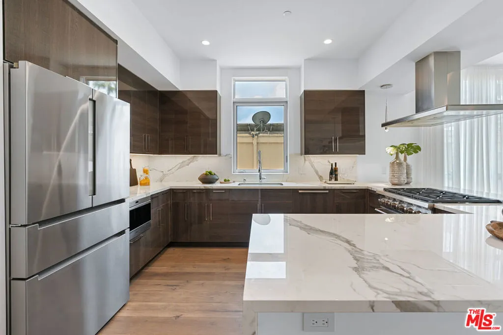 Beverly Hills, California 90210, United States, 2 Bedrooms Bedrooms, ,3 BathroomsBathrooms,Residential,Active,204217