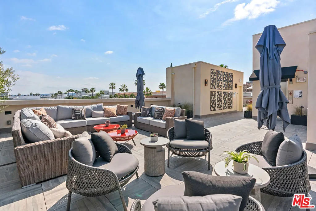 Beverly Hills, California 90210, United States, 2 Bedrooms Bedrooms, ,3 BathroomsBathrooms,Residential,Active,204217