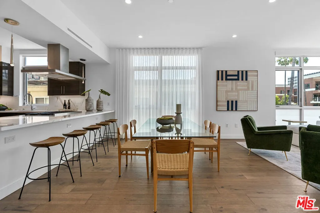 Beverly Hills, California 90210, United States, 2 Bedrooms Bedrooms, ,3 BathroomsBathrooms,Residential,Active,204217