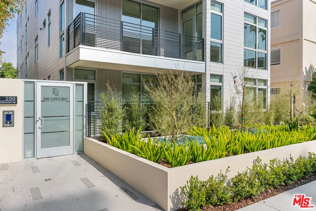 Beverly Hills, California 90210, United States, 2 Bedrooms Bedrooms, ,3 BathroomsBathrooms,Residential,Active,204217