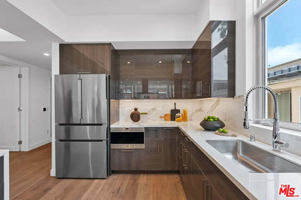 Beverly Hills, California 90210, United States, 2 Bedrooms Bedrooms, ,3 BathroomsBathrooms,Residential,Active,204217