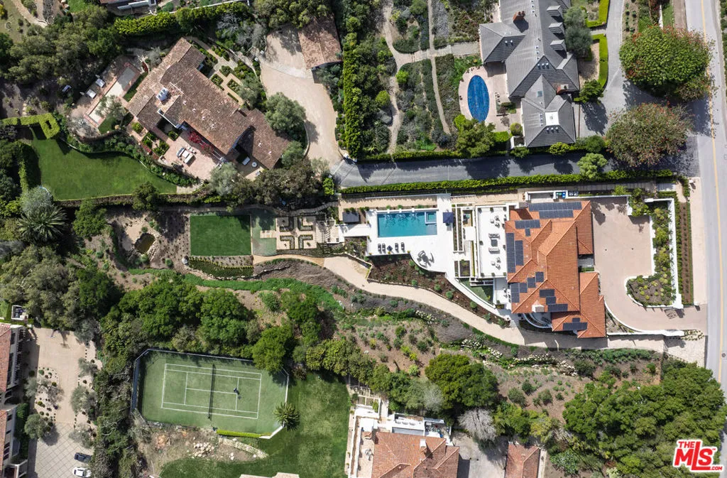Santa Barbara, California 93108, United States, 5 Bedrooms Bedrooms, ,7 BathroomsBathrooms,Residential,Active,158723