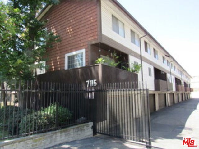 7115 Etiwanda Avenue 18 #18, Los Angeles