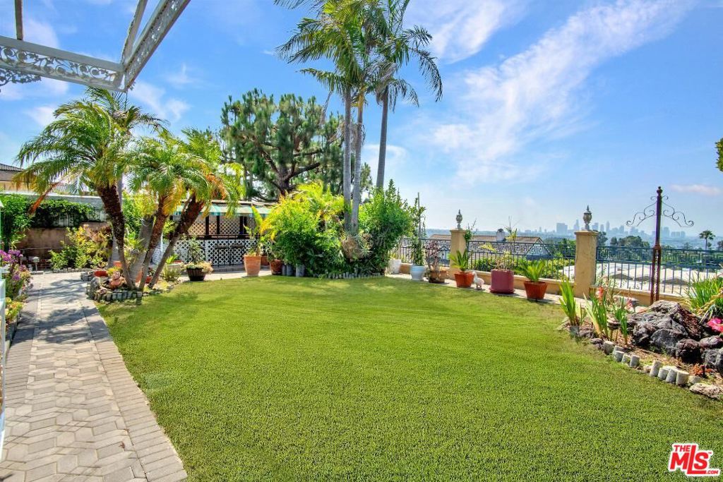 5222 Los Franciscos Way