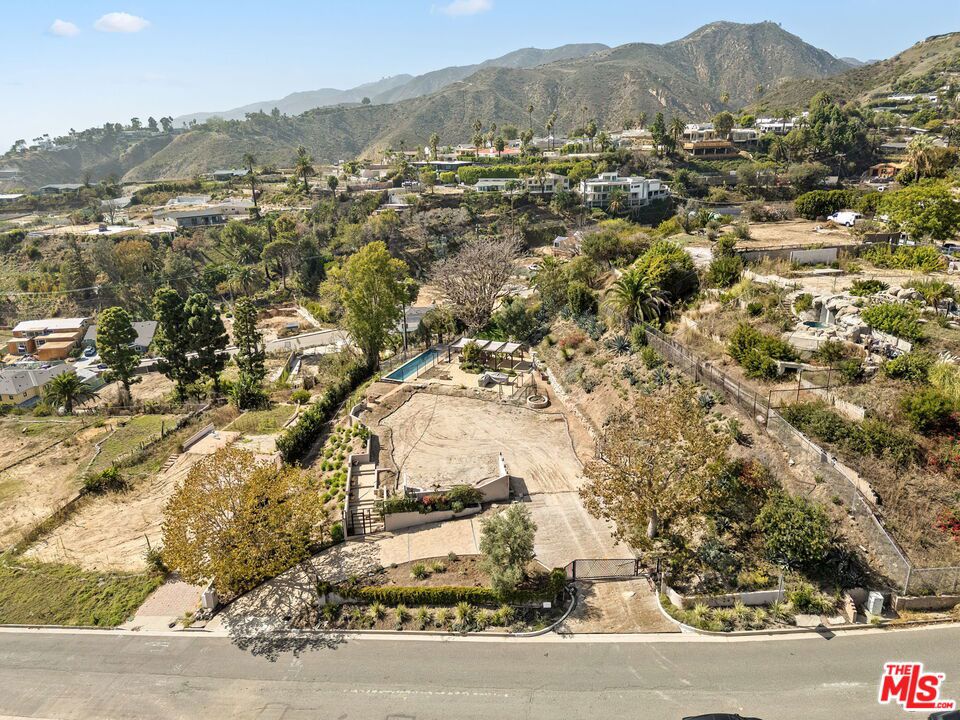 827 Lachman Lane