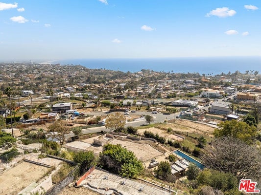 827 LACHMAN LN, PACIFIC PALISADES, CA 90272 - Image 054d35d0fe257c82c36d29fc8f4b08bb/3922976397
