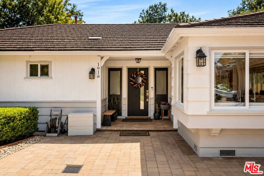 1918 Highland Oaks Drive