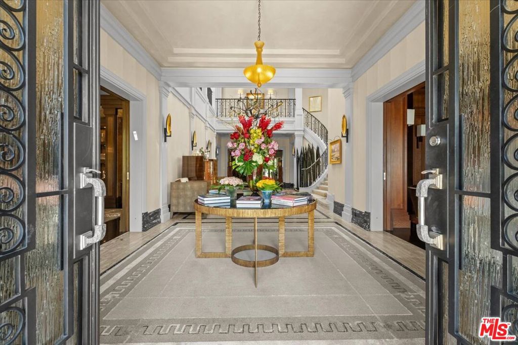 Properties 2 804 N Elm Drive