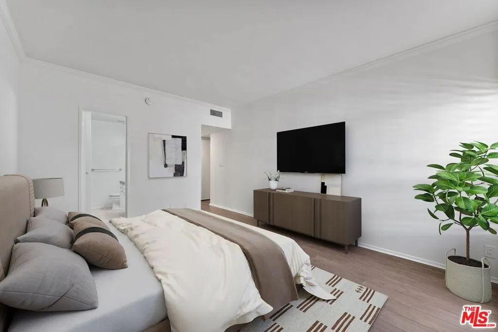 Los Angeles, California 90069, United States, 1 Bedroom Bedrooms, ,2 BathroomsBathrooms,Residential,Active,223813