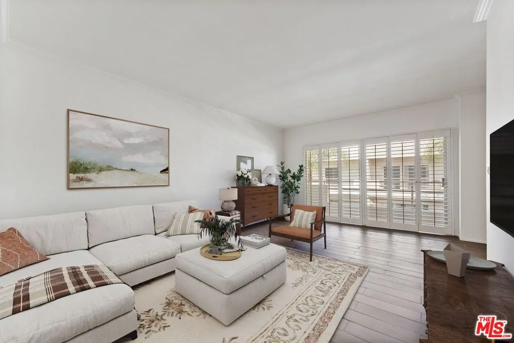 Los Angeles, California 90069, United States, 1 Bedroom Bedrooms, ,2 BathroomsBathrooms,Residential,Active,223813