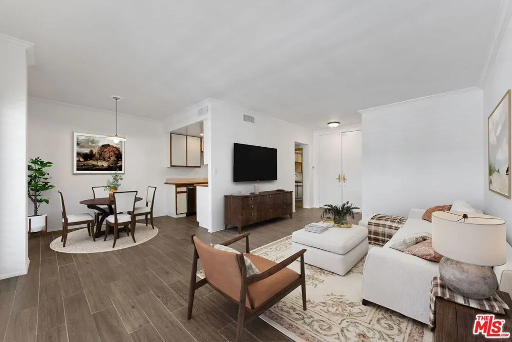 Los Angeles, California 90069, United States, 1 Bedroom Bedrooms, ,2 BathroomsBathrooms,Residential,Active,223813