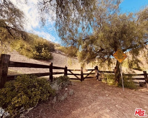 Photo of 22800 Portage Circle Drive, Topanga, CA 90290 (MLS # 26990857)