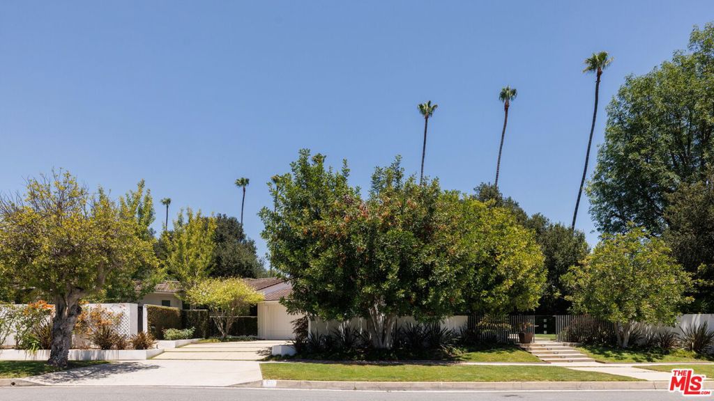 880 Canterbury Road