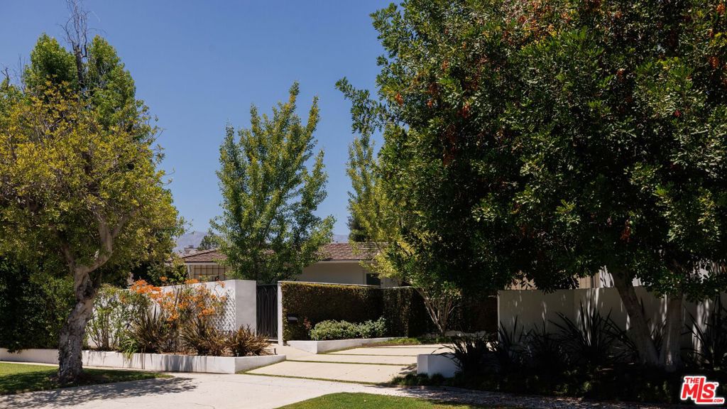 880 Canterbury Road