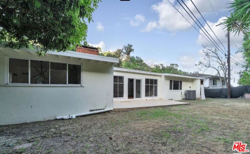 1555 San Ysidro Drive