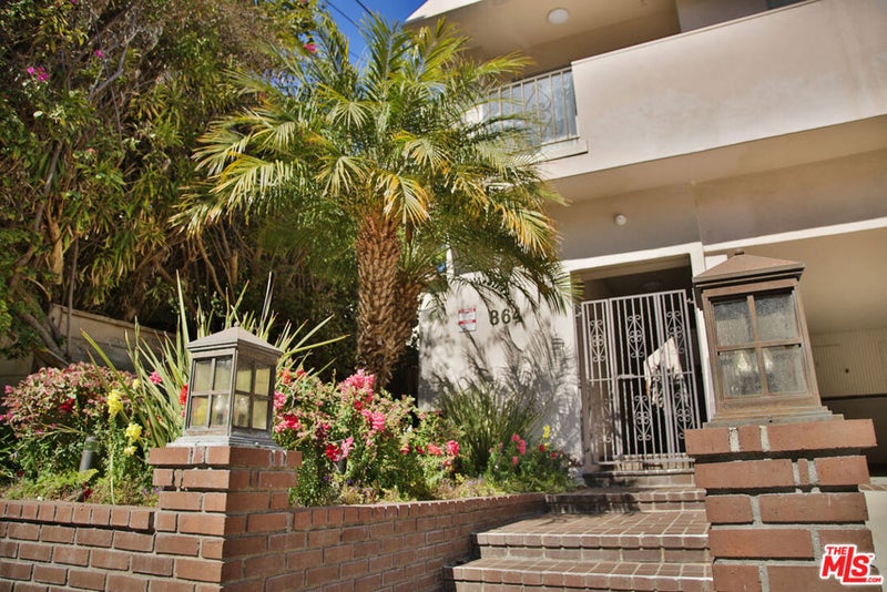 864 Granville Avenue