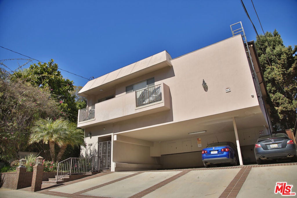 864 Granville Avenue