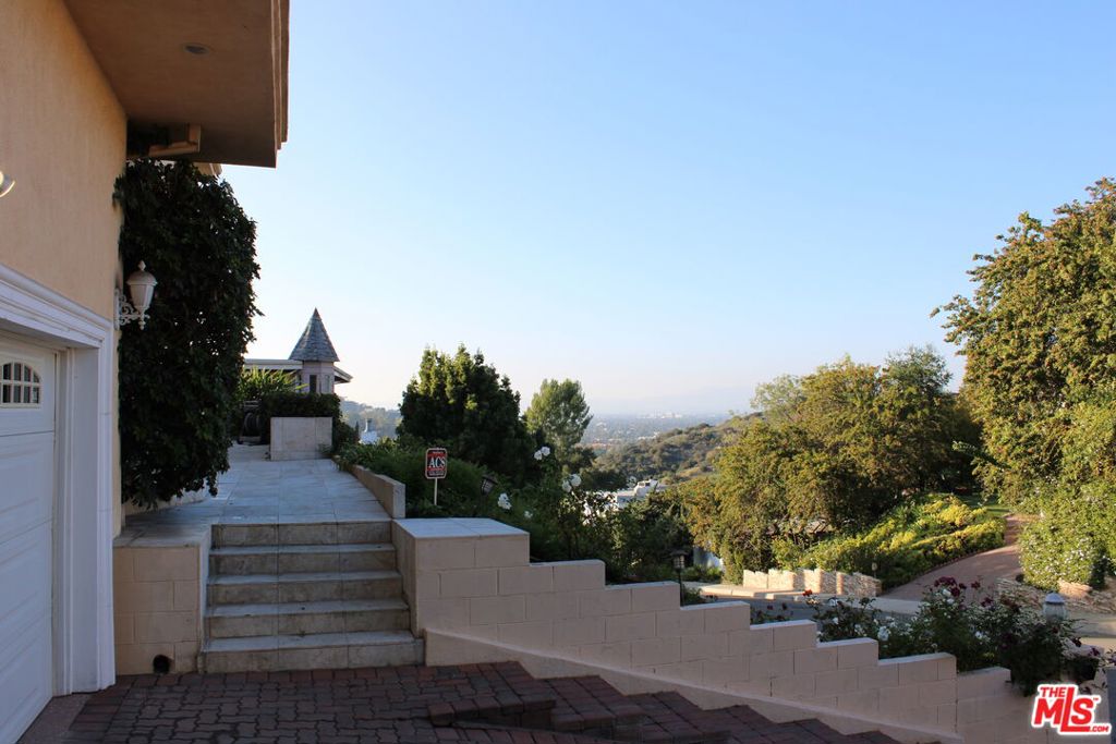 11502 Dona Teresa Drive