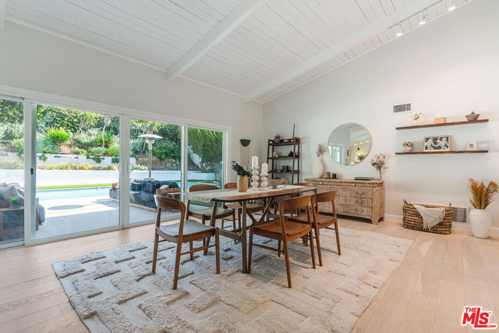 5552 S Corning Avenue