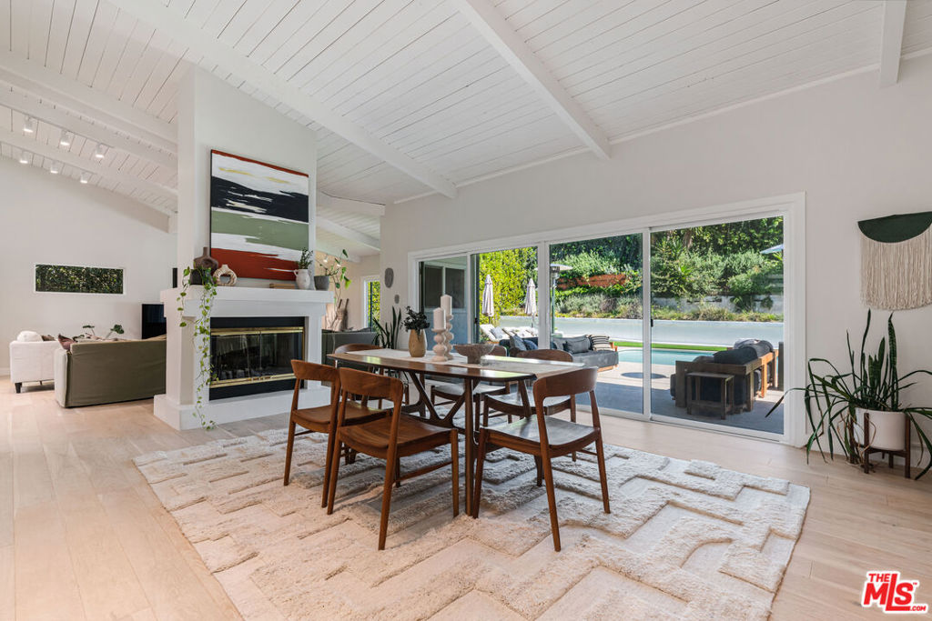 5552 S Corning Avenue