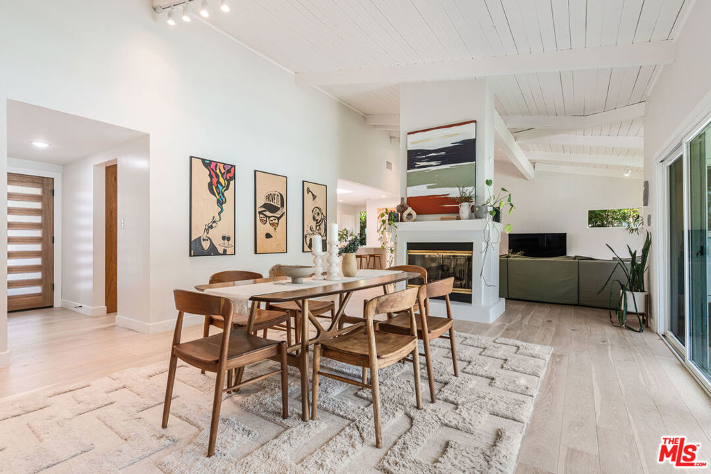 5552 S Corning Avenue