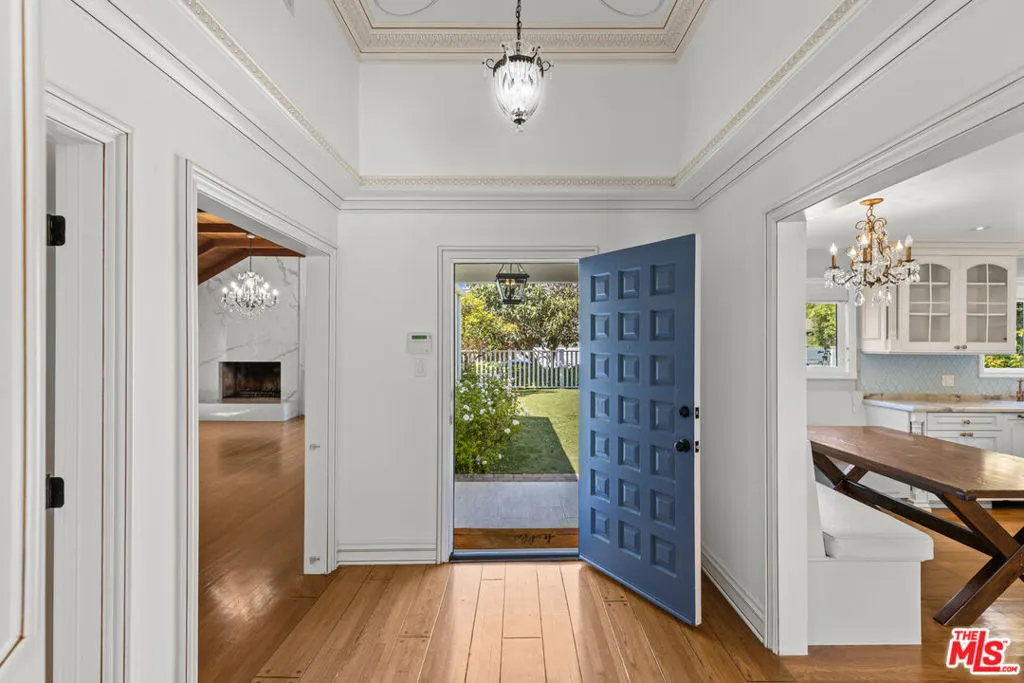 Los Angeles, California 90049, United States, 4 Bedrooms Bedrooms, ,3 BathroomsBathrooms,Residential,Active,184719