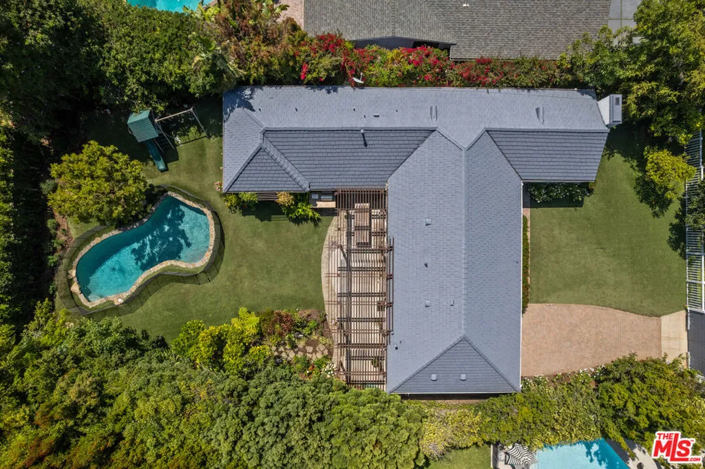 Los Angeles, California 90049, United States, 4 Bedrooms Bedrooms, ,3 BathroomsBathrooms,Residential,Active,184719