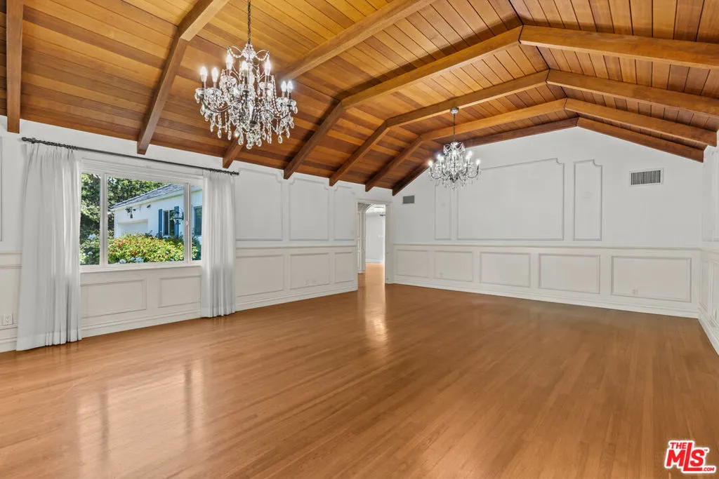 Los Angeles, California 90049, United States, 4 Bedrooms Bedrooms, ,3 BathroomsBathrooms,Residential,Active,184719