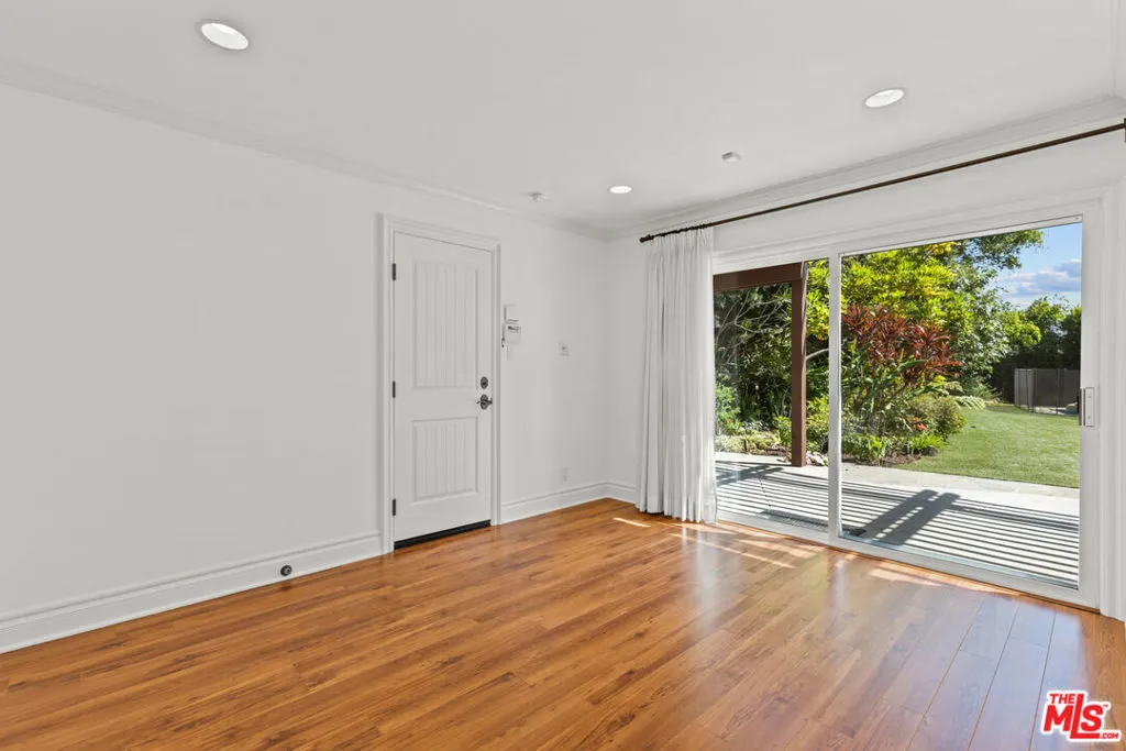 Los Angeles, California 90049, United States, 4 Bedrooms Bedrooms, ,3 BathroomsBathrooms,Residential,Active,184719