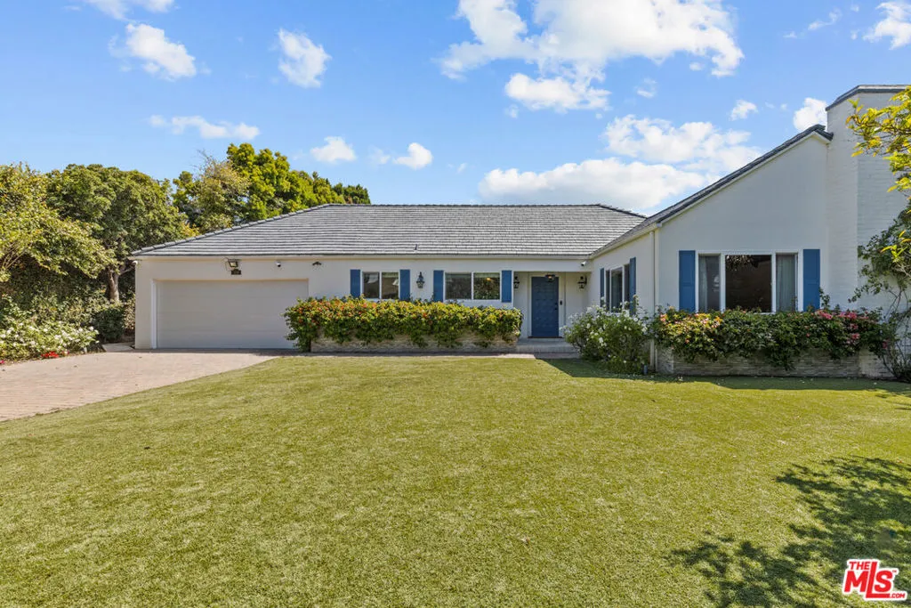 Los Angeles, California 90049, United States, 4 Bedrooms Bedrooms, ,3 BathroomsBathrooms,Residential,Active,184719