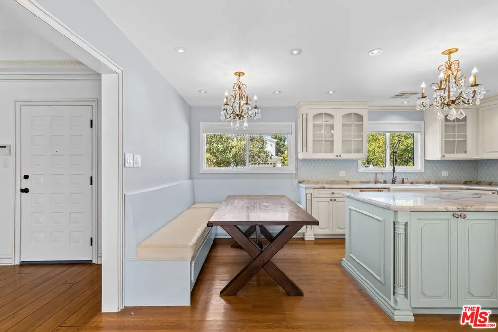 Los Angeles, California 90049, United States, 4 Bedrooms Bedrooms, ,3 BathroomsBathrooms,Residential,Active,184719