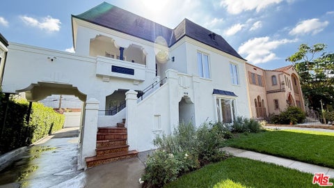 Photo of 828 S Detroit Street, Los Angeles, CA 90036 (MLS # 26990315)