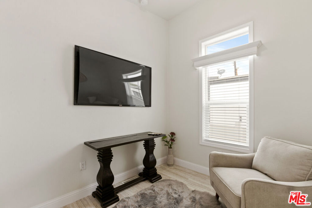 8250 Lankershim Boulevard 192