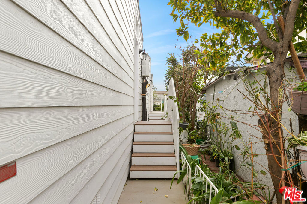 8250 Lankershim Boulevard 192