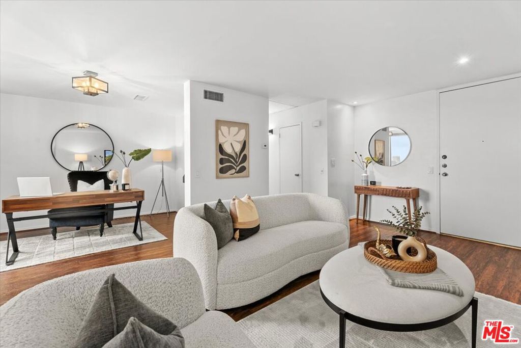 100 S Doheny Drive 609