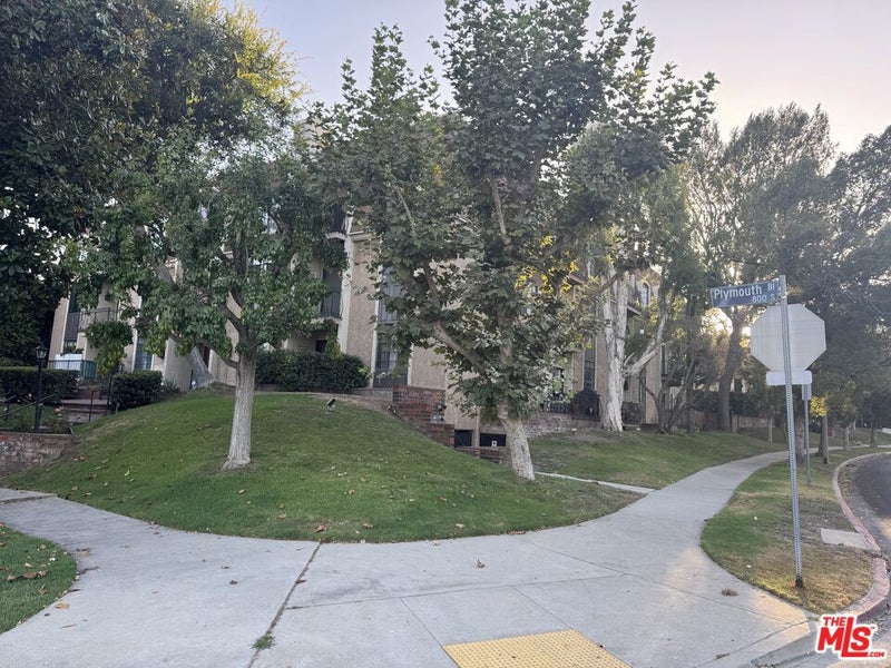801 S Plymouth Boulevard 302