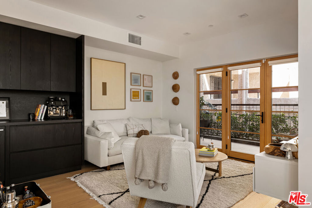 1033 N Vista Street D