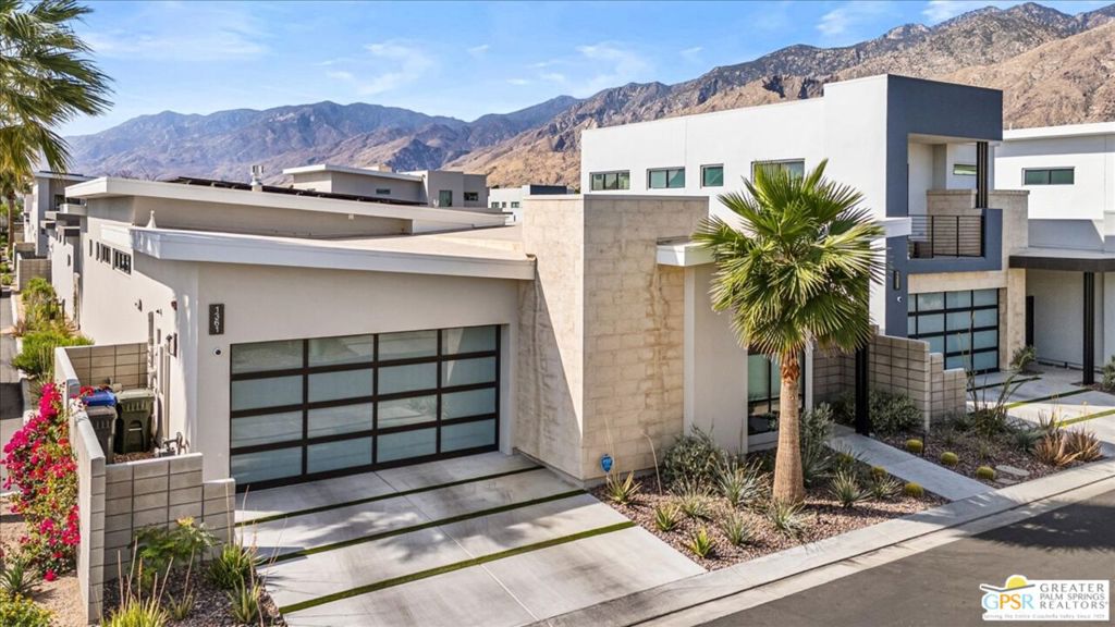 1361 Woodward Way