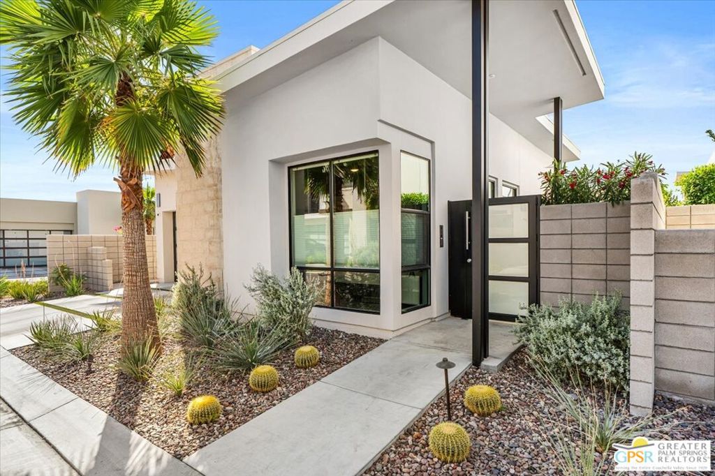 1361 Woodward Way