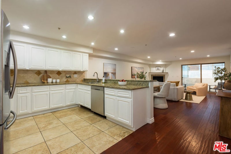 4733 Elmwood Avenue 102