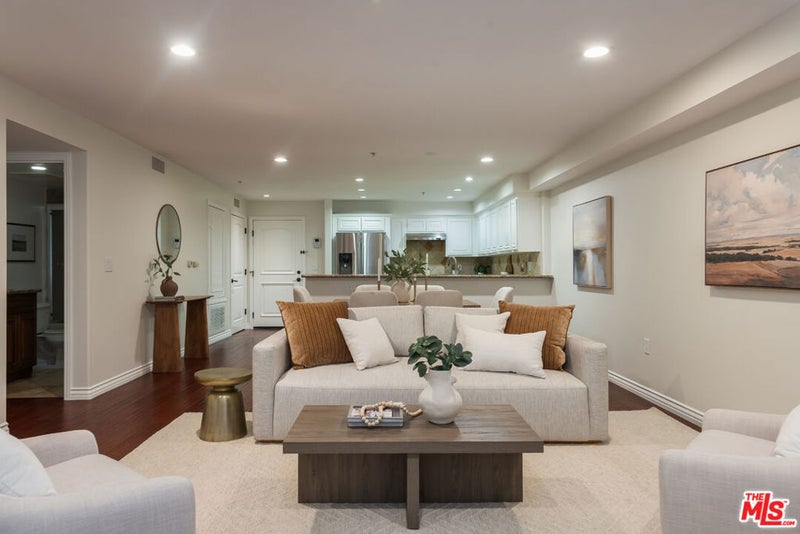 4733 Elmwood Avenue 102