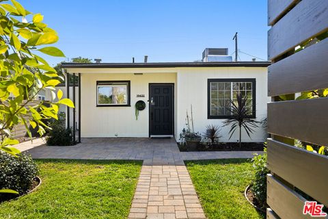 19432 Hartland Street Reseda CA 91335