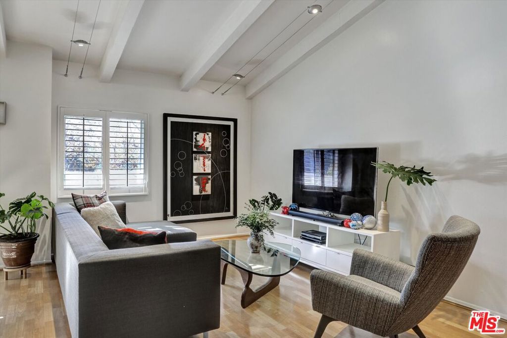 2700 E Cahuenga Boulevard 1301